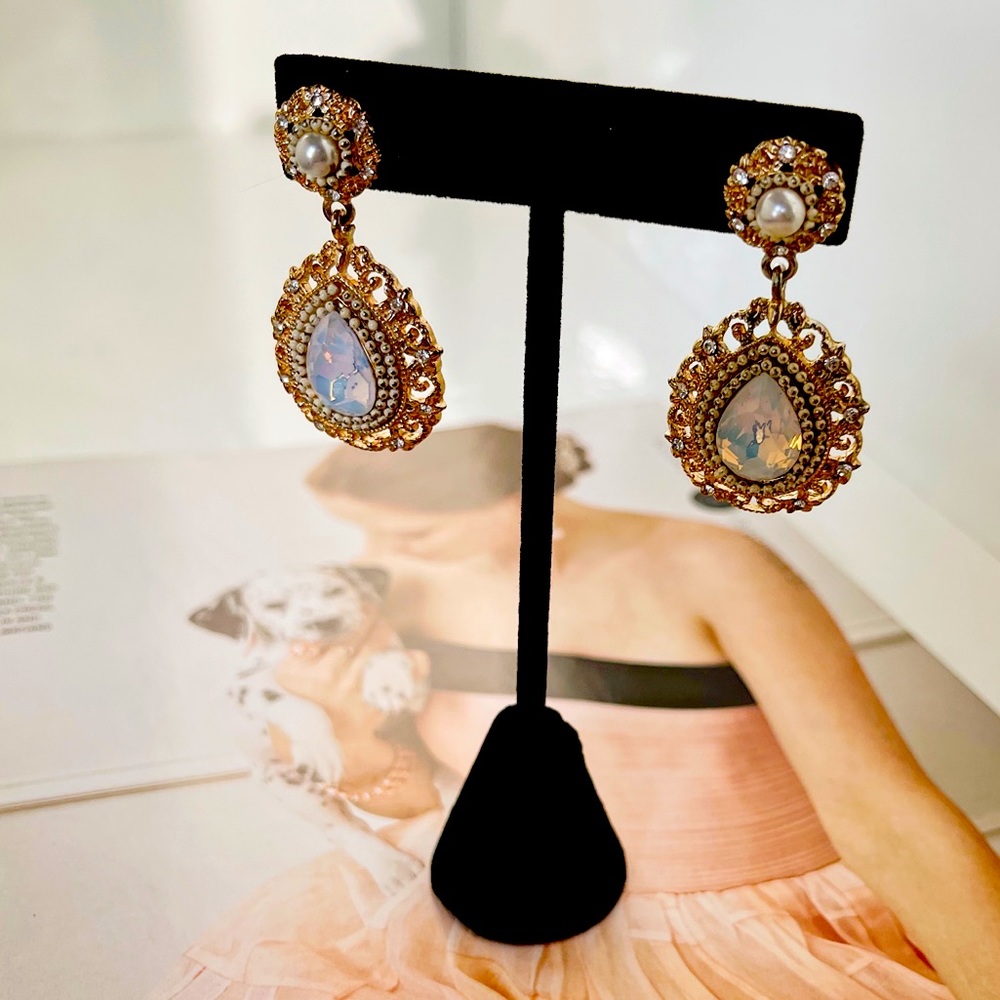 🔥Bundle Me🔥Gold Venetian Style Earrings with Pearl & Crystal Stones